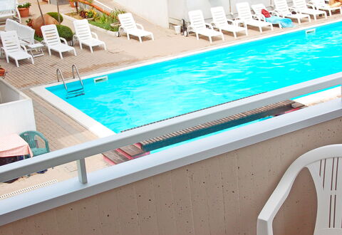 Marconi Seaside Residence, Pool, Wifi, Abruzzo: Piscina, Mueble Para Exteriores, Ocio, Recurso, Mueble, Sunlounger, Vacaciones, Hotel, Silla, Centro De Ocio