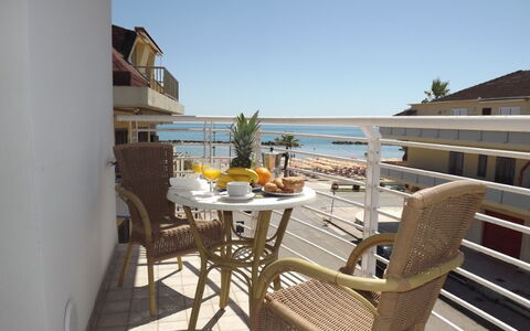 Residence Near The Sea - Abruzzo: Departamento, Balcón, Sombra, Silla, Mueble Para Exteriores
