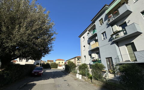 Sto Bene Qua: Edificio, Ventana, Barrio Residencial, Superficie De La Carretera, Barrio, Casa, By, Arquitectura, Casa, Departamento