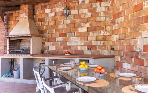 Esteva: Pared, Ladrillo, Madera, Mueble, Piso, Suelo, Diseño De Interiores, Enladrillado, Loseta, Pared De Piedra