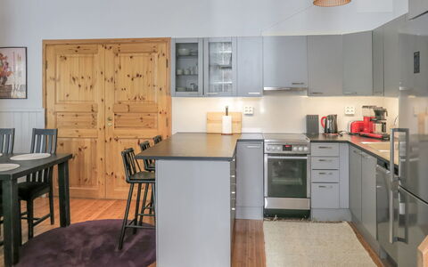 Katinkulma 1: Mueble, Piso, Diseño De Interiores, Cocina, Madera, Suelo, Techo, Aparato De Cocina, Electrodoméstico, Lámpara