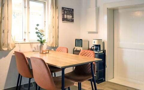 Mirow 200: Mueble, Diseño De Interiores, Piso, Madera, Suelo, Mesa, Silla, Cocina Y Comedor Mesa, Comedor, Encendiendo