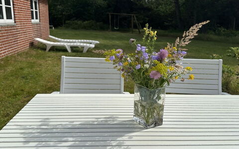 Ibbe - 3.5Km from the Sea: Mueble, Mueble Para Exteriores, Mesa, Mesa Al Aire Libre, Silla, Maceta, Jardín, Madera Dura, Tablón, Patio Interior