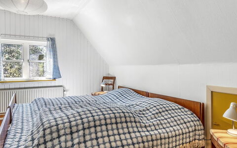 Ibbe - 3.5Km from the Sea: Habitación, Cama, Madera, Sábana, Lecho, Diseño De Interiores, Linos, Suelo, Piso, Mueble