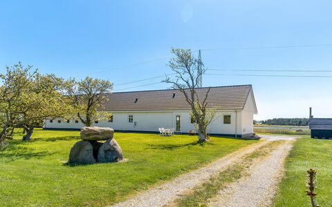 Kora - 2Km from the Sea: Madera, Casa, Porche, Cubierta, Madera Dura, Techo, Manchas De Madera, Suelos De Madera, Eco Hotel