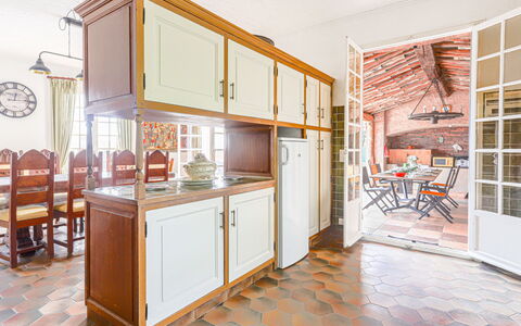 Le Mas de Gattières: Piso, Diseño De Interiores, Madera, Mueble, Cocina, Gabinetes, Suelo, Techo, Mostrador, Alacena