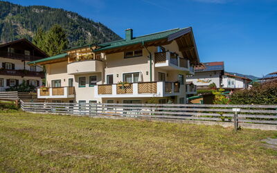 Rosa 905.5: Asentamientos Humanos, Balcón, Cordillera, Inmuebles, Porche, Villa, Pueblo De Montaña, Entrada De Coches, Hotel, Alpes