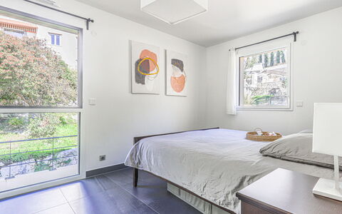 Prestige View: Mueble, Diseño De Interiores, Pared, Cama, Piso, Habitación, Techo, Suelo, Madera, Habitación