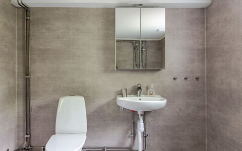 Sillesås: Arreglo De Tubería, Piso, Pared, Baño, Suelo, Lavabo, Diseño De Interiores, Lavabo Del Baño, Grifo, Baño