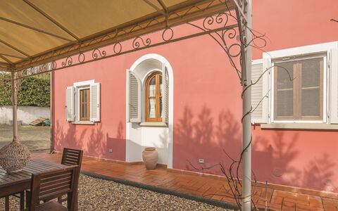 Casa Michela Casalguidi, Garden, Wifi: Moldura, Pintar, Planta De Casa, Maceta, Manchas De Madera, Toldo, Yeso, Inicio De La Puerta, Balcón