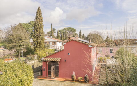 Casa Michela Casalguidi, Garden, Wifi: Árbol, Pared, Casa, Arbusto, Casa, Barrio Residencial, Techo, Cabaña, El Terreno Del Lote