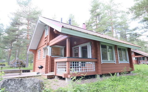 Puolukka 2: Madera, Casa, Cabaña, Casa, Techo, Vía Muerta, Área Rural, Cuarto De Troncos, Edificios Del Jardín, Porche
