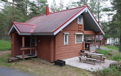 Puolukka 2: Madera, Casa, Cabaña, Techo, Casa, Cobertizo, Vía Muerta, Área Rural, Edificios Del Jardín, Cuarto De Troncos