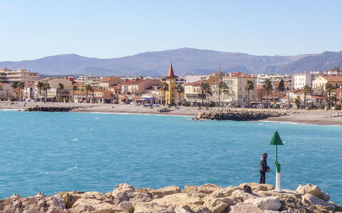 Cagnes Provencal: Cielo, Costa, Playa, Costeras Y Los Accidentes Geográficos Oceánico, Apuntalar, Mar, Verano, Recreación, Vacaciones, Banco