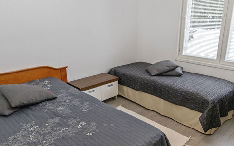 Villa Onnela: Cama, Mueble, Habitación, Lecho, Sábana, Diseño De Interiores, Suelo, Madera, Piso, Linos