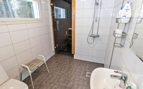Villa Onnela: Arreglo De Tubería, Piso, Madera, Suelo, Lavabo, Baño, Lavabo Del Baño, Diseño De Interiores, Plomería, Grifo
