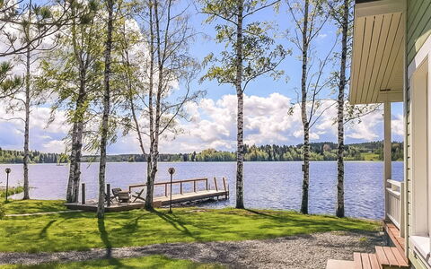 Villa Onnela: Banco, El Terreno Del Lote, Lago, Reservorio, Cabaña, Jardín, Césped, Inmuebles, Porche, Sombra