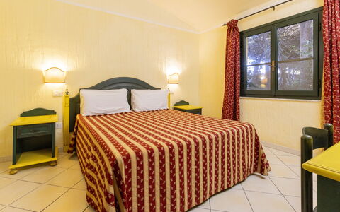 Nature & Country Resort Near The sea: Diseño De Interiores, Mueble, Recurso, Piscina, Hotel, Silla, Marco De La Cama, Habitación, Cama, Hotel Boutique