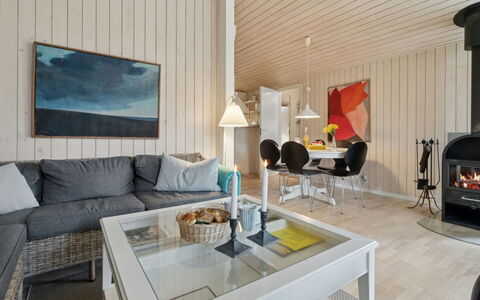 Eick - 800M from the Sea: Diseño De Interiores, Piso, Mueble, Madera, Techo, Suelo, Sofá, Sala, Habitación, Suelos De Madera