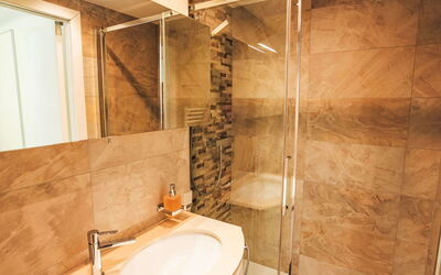Alojamiento:&nbsp;Cristal 649.6