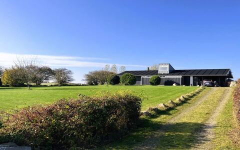 Erlinda - 600M from the Sea: Inmuebles, Sombra, Entrada De Coches, Casa De Campo