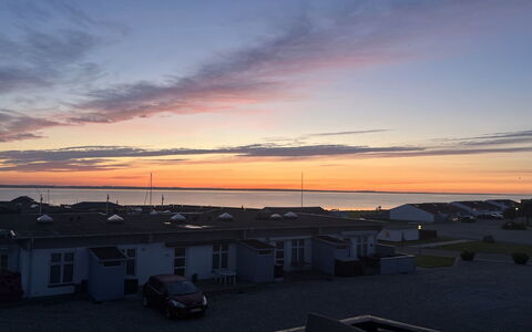 Mari - 150M from the Sea: Cielo, Horizonte, Resplandor Crepuscular, Oscuridad, Puesta De Sol, Nube, Mañana En Red Sky, Amanecer, Noche, Luz De Sol