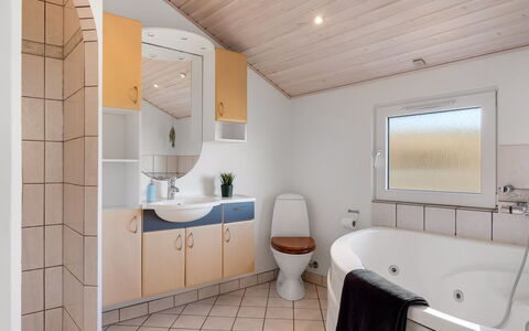 Gorjana - 500M from the Sea: Mueble, Mueble Para Exteriores, Vajilla, Mesa, Drinkware, Silla, Mesa Al Aire Libre, Comida, Botella