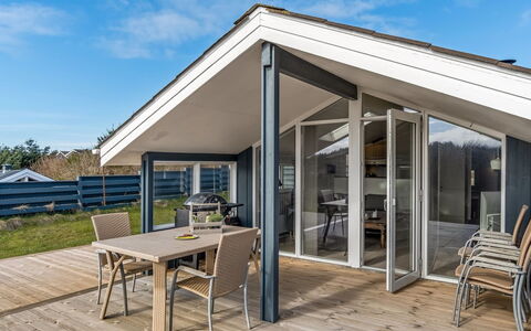 Gorjana - 500M from the Sea: Mueble, Mueble Para Exteriores, Vajilla, Mesa, Drinkware, Silla, Mesa Al Aire Libre, Comida, Botella