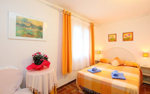 Puig Dels Daus: Habitación, Habitación, Mueble, Cama, Propiedad, Diseño De Interiores, Edificio, Sábana, Marco De La Cama, Bienes Raíces
