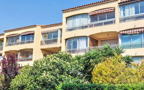 Les Boutons D'Or: Departamento, Balcón, Condominio, Sombra, Hotel
