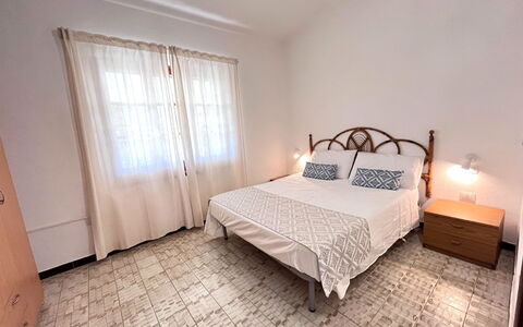 Itaca: Cama, Mueble, Suelo, Habitación, Piso, Diseño De Interiores, Sábana, Lecho, Madera, Techo