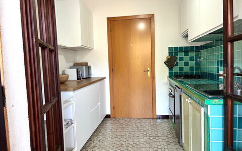 Itaca: Cocina, Diseño De Interiores, Piso, Madera, Mostrador, Suelo, Electrodoméstico, Aparato De Cocina, Gabinetes, Encendiendo