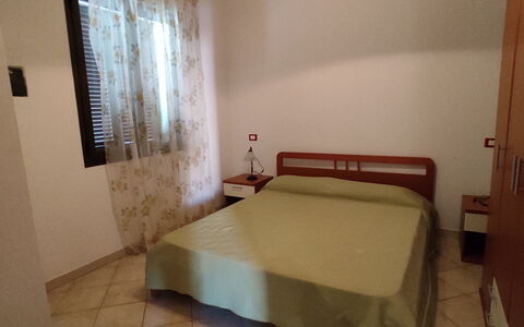 Residenza Agnese Sardegna: Cama, Mueble, Habitación, Suelo, Piso, Sábana, Diseño De Interiores, Habitación, Lecho, Marco De La Cama
