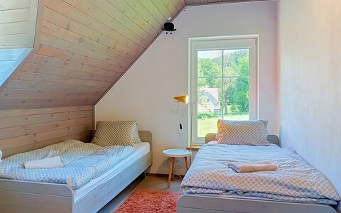 Dolní Lysečiny: Habitación, Piso, Madera, Suelo, Cama, Diseño De Interiores, Techo, Mueble, Sábana, Lecho