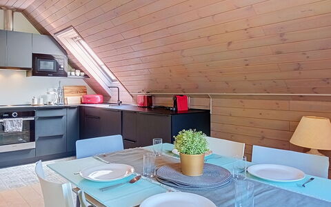 Dolní Lysečiny: Piso, Madera, Diseño De Interiores, Mueble, Suelo, Techo, Encendiendo, Cocina, Ático, Habitación