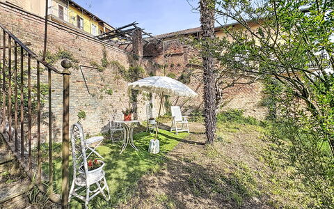 Barbero: Pared, Hierro, Planta De Casa, Maceta, Patio Interior, Balcón, Yarda, Pretil, Escalera