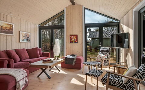Angelie - from the Sea: Madera, Techo, Diseño De Interiores, Mueble, Cabaña, Sala, Casa, Suelo, Sofá, Habitación