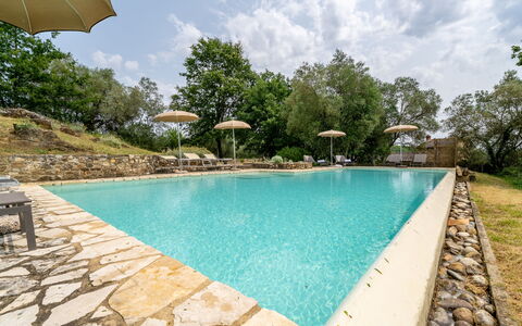 In the Heart of Chianti, Pool, Wifi, View - Lillia: Piscina, Jardín, Fuente De Agua, Recurso, Sombra, Inmuebles, Paisajismo, Eco Hotel, Mueble Para Exteriores, Patio Interior