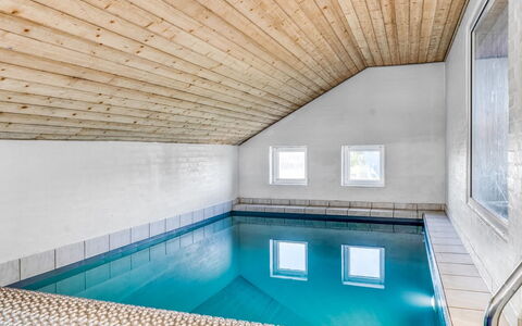 Nikolce - 300M to the Fjord: Techo, Piso, Suelo, Material Compuesto, Piscina, La Luz Del Día, Ático, Madera Dura, Haz, Diseño