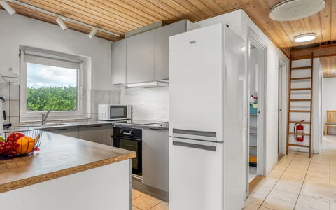 Nikolce - 300M to the Fjord: Cocina, Aparato De Cocina, Piso, Electrodoméstico, Diseño De Interiores, Mostrador, Madera, Suelo, Techo, Electrodoméstico