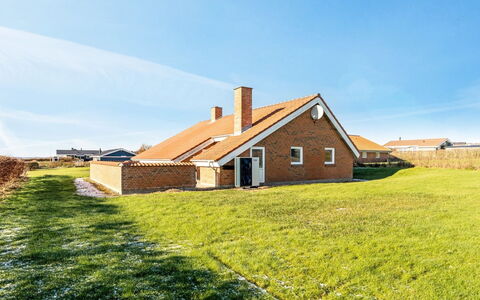 Nikolce - 300M to the Fjord: Cielo, Hierba, Techo, Casa, Arquitectura, Casa, Cabaña, Llanura, Área Rural, El Terreno Del Lote