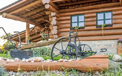 Quiet Place Cabin: Mueble, Diseño De Interiores, Piso, Suelo, Madera, Mesa, Habitación, Techo, Encendiendo, Departamento