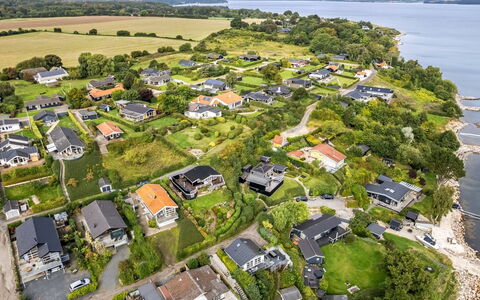 Gesine - 50M to the Fjord: Barrio Residencial, Paisaje, Costeras Y Los Accidentes Geográficos Oceánico, Costa, Inmuebles, Suburbio, Vista Panorámica, Apuntalar, Bahía, Pueblo