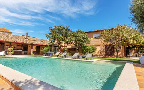 Top Villa Chantal Airco: Piscina, Barrio Residencial, Recurso, Inmuebles, Hacienda, Eco Hotel, Fuente De Agua, Villa, Sombra, Paisajismo