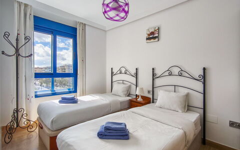 Malaga Pacifico: Mueble, Piso, Casa, Suelo, Silla, Sombra, Departamento, Mueble Para Exteriores, Planta De Casa, Cocina Y Comedor Mesa