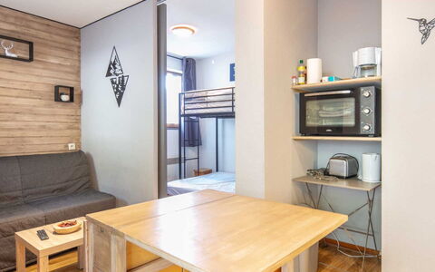 V du Bachat Melezes e: Mueble, Piso, Diseño De Interiores, Madera, Suelo, Habitación, Techo, Departamento, Cama, Manchas De Madera