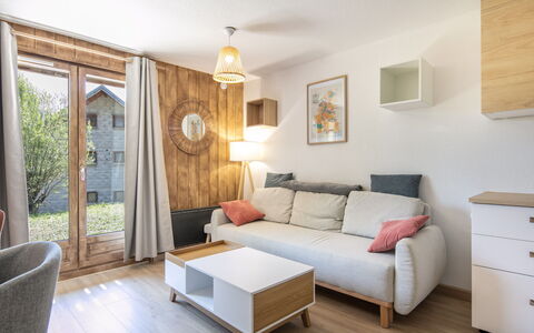 Les Grizzlis: Mueble, Diseño De Interiores, Madera, Piso, Habitación, Suelo, Casa, Techo, Sala, Departamento