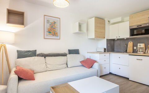 Les Grizzlis: Mueble, Diseño De Interiores, Madera, Piso, Suelo, Habitación, Techo, Sala, Casa, Departamento