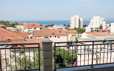 Makarska 40: Piso, Diseño De Interiores, Suelo, Departamento, Balcón, Techo, Condominio, Silla, Sombra, Porche