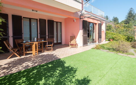 Anna: Piso, Diseño De Interiores, Suelo, Departamento, Balcón, Techo, Condominio, Silla, Sombra, Porche